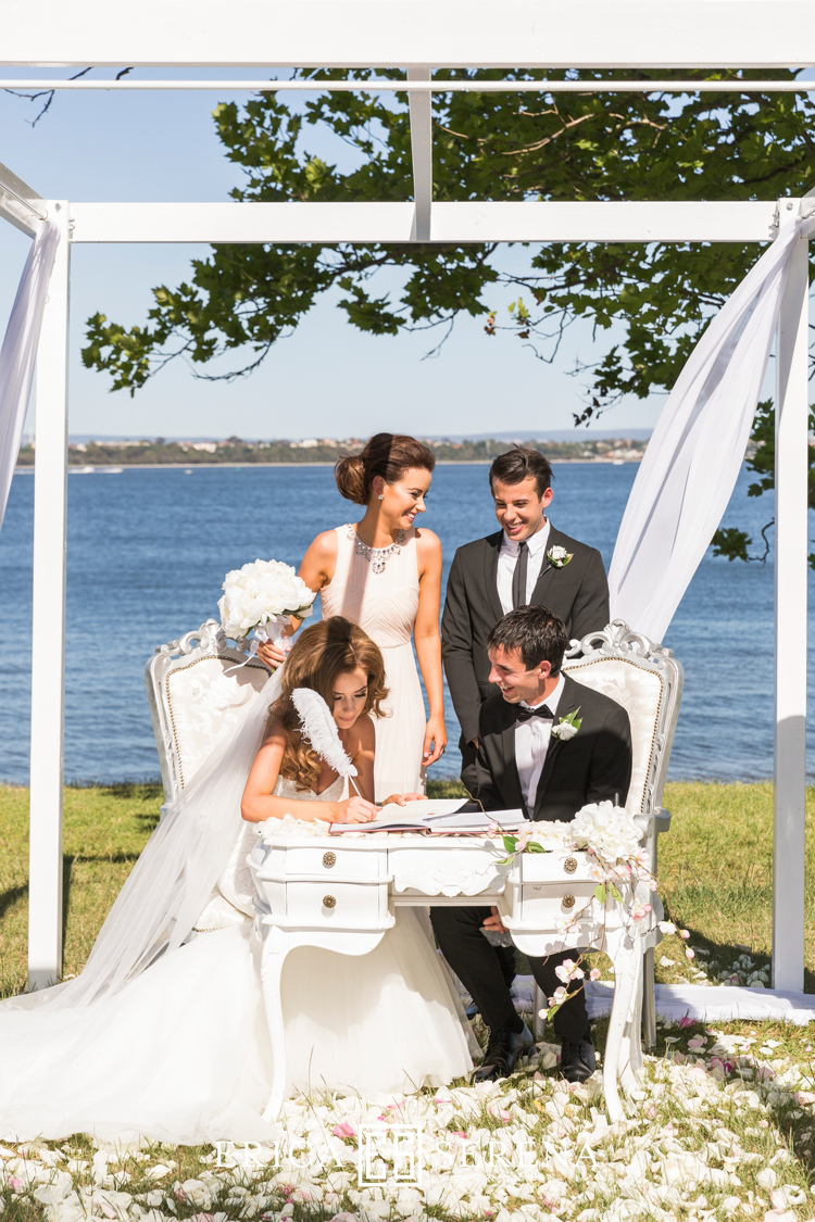 Perth wedding photographer. wedding photography perth. wedding at matilda bay. wedding at crown. 