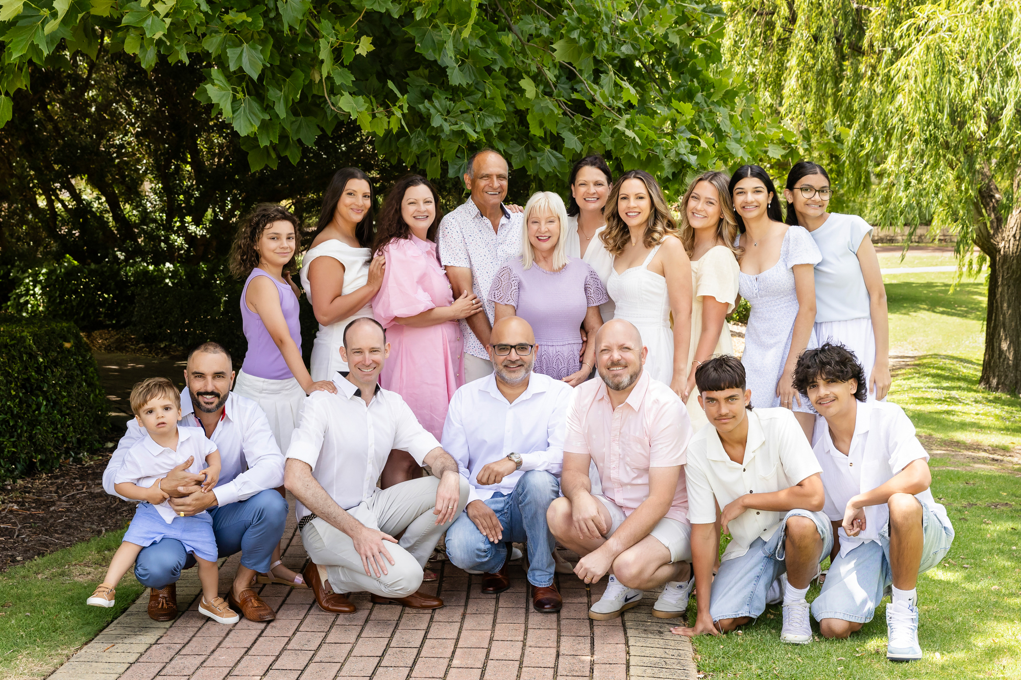 large extended family group portrait outdoors under green trees, extended family photoshoot Perth